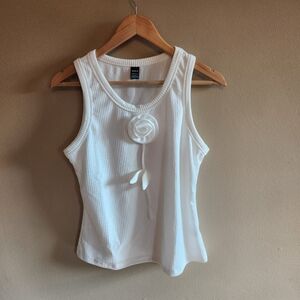 🍄 Floral aplique tank top